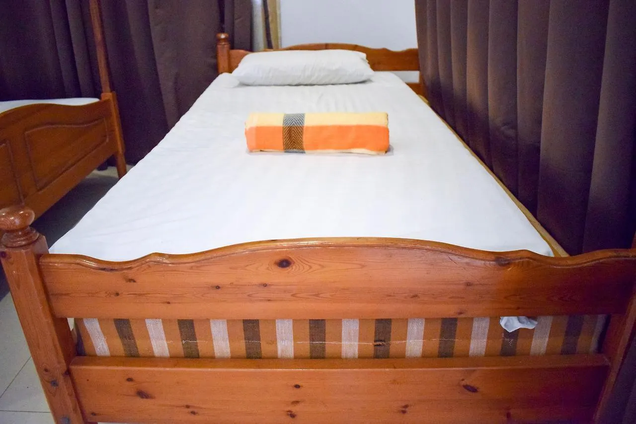 Yoho Lewis Place Negombo Guest house