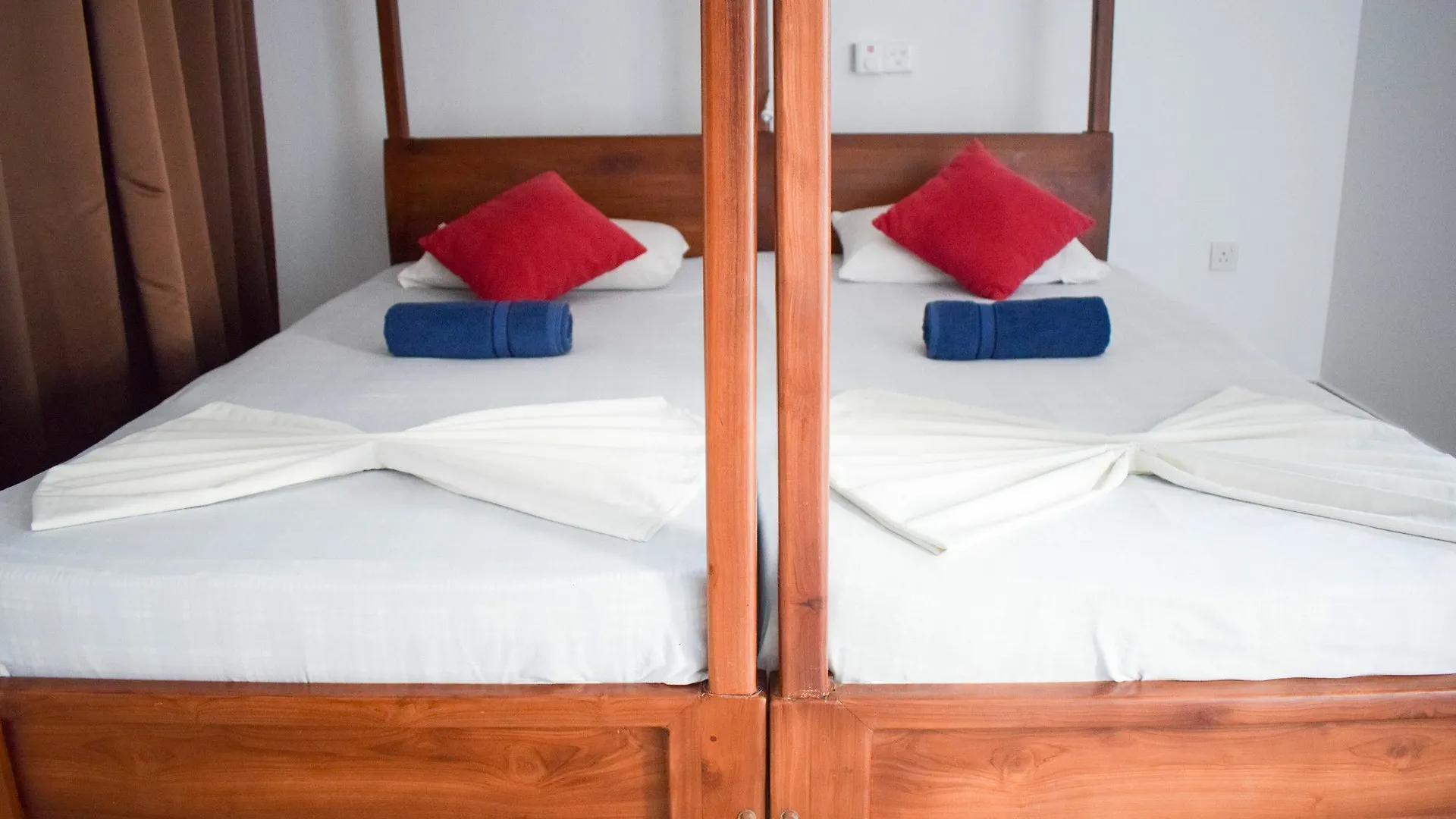 Yoho Lewis Place Negombo Guest house