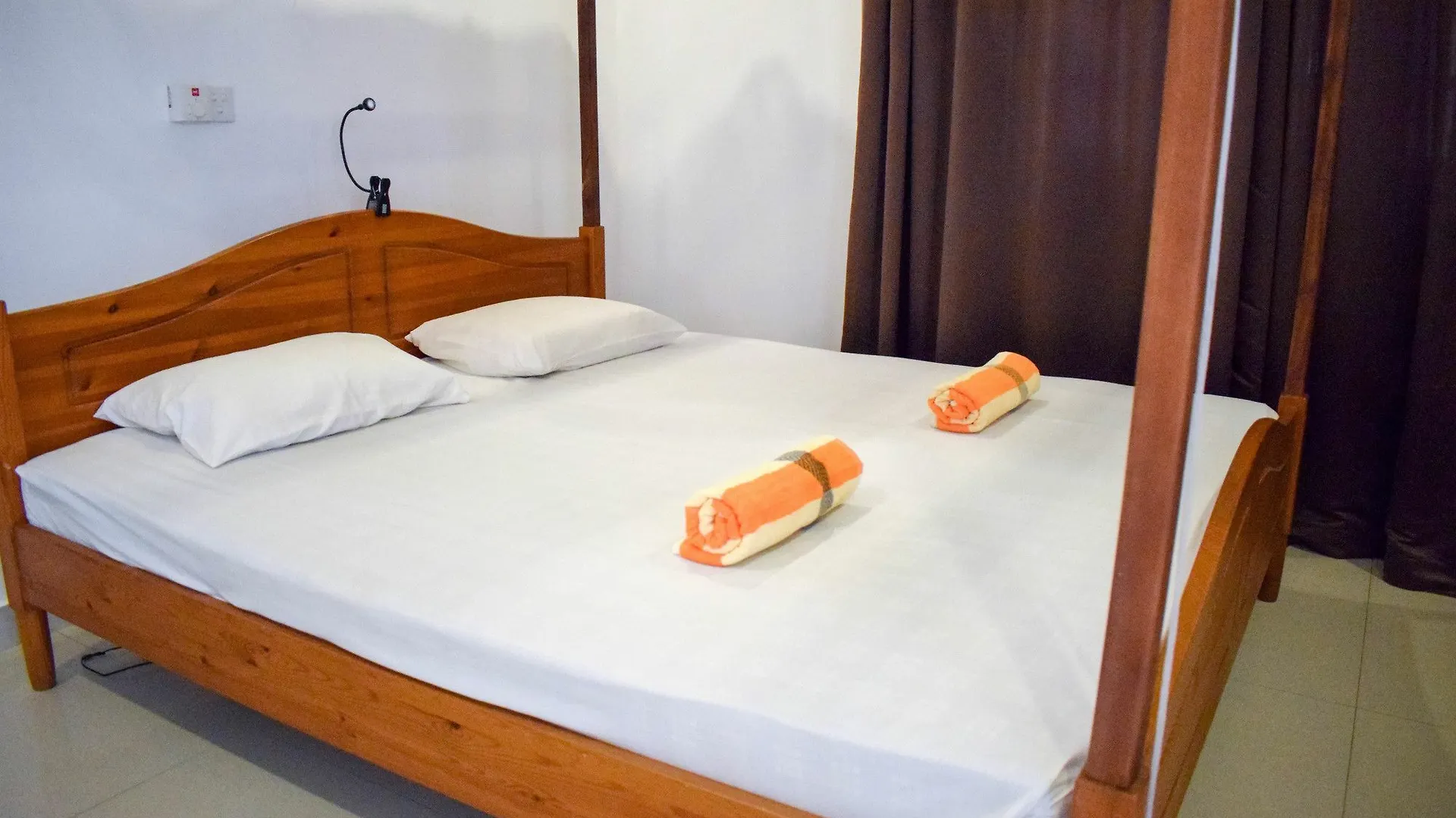 Yoho Lewis Place Negombo Guest house